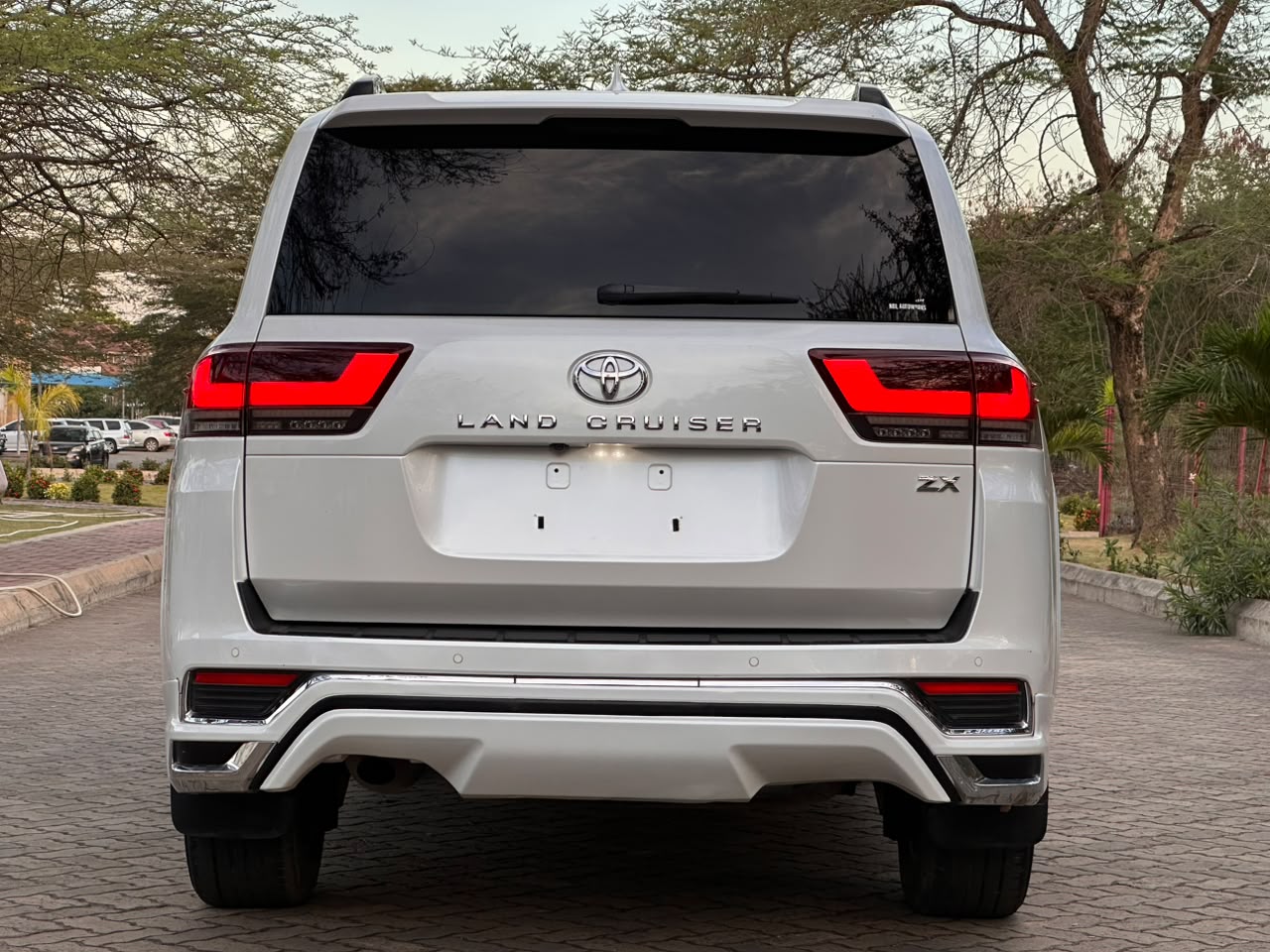 Land Cruiser 300 ZX thumbnail 10
